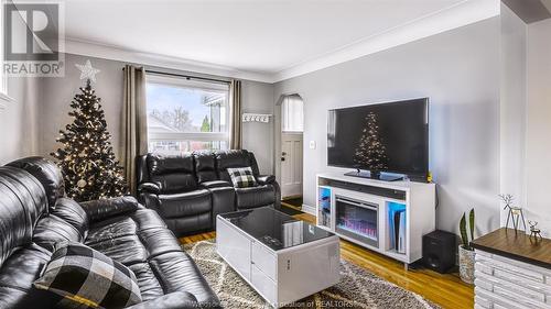 2367 Meighen Road, Windsor, ON - Indoor Photo Showing Living Room With Fireplace