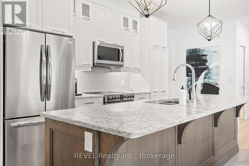 1 - 99 South Drive, St. Catharines (457 - Old Glenridge), ON - Indoor Photo Showing Kitchen With Upgraded Kitchen