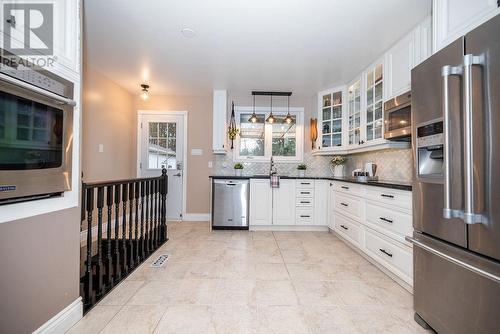 38 Sunset Crescent, Petawawa (520 - Petawawa), ON - Indoor Photo Showing Kitchen With Upgraded Kitchen