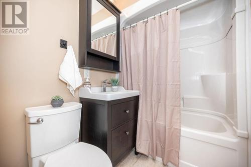 38 Sunset Crescent, Petawawa (520 - Petawawa), ON - Indoor Photo Showing Bathroom