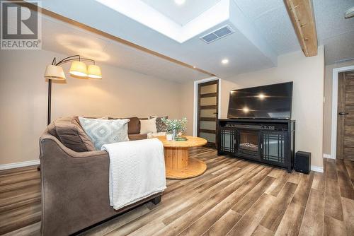 38 Sunset Crescent, Petawawa (520 - Petawawa), ON - Indoor Photo Showing Living Room