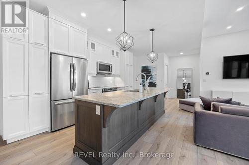 1 - 99 South Drive, St. Catharines (457 - Old Glenridge), ON - Indoor Photo Showing Kitchen With Upgraded Kitchen