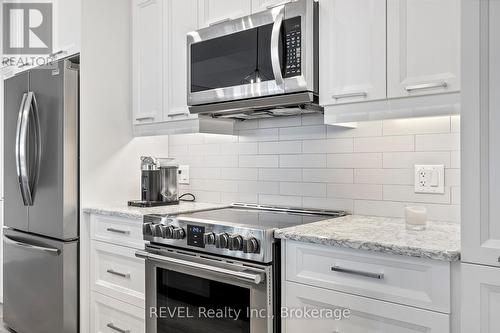 1 - 99 South Drive, St. Catharines (457 - Old Glenridge), ON - Indoor Photo Showing Kitchen With Upgraded Kitchen