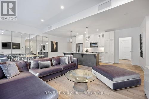 1 - 99 South Drive, St. Catharines (457 - Old Glenridge), ON - Indoor Photo Showing Living Room