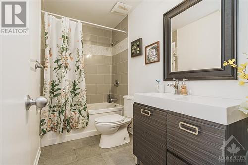 235 Huntersfield Drive, Ottawa, ON - Indoor Photo Showing Bathroom