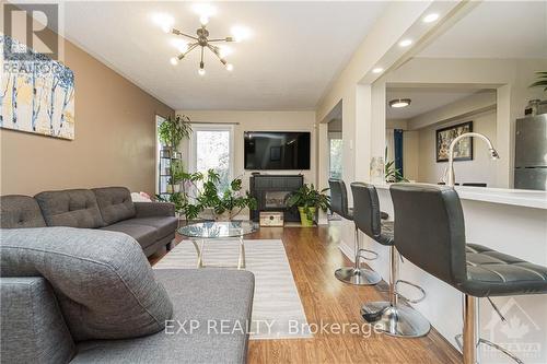 235 Huntersfield Drive, Ottawa, ON - Indoor Photo Showing Living Room