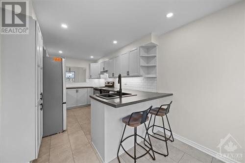 111 Beachview Private, Ottawa, ON - Indoor Photo Showing Kitchen