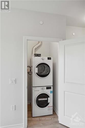 212 - 397 Codd'S Road, Ottawa, ON - Indoor Photo Showing Laundry Room