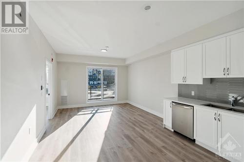 397 Codd'S Road Unit#212, Ottawa, ON - Indoor Photo Showing Kitchen