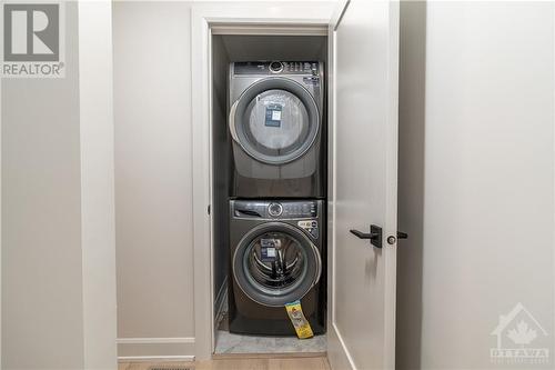 B - 134 Forward Avenue, West Centre Town (4201 - Mechanicsville), ON - Indoor Photo Showing Laundry Room