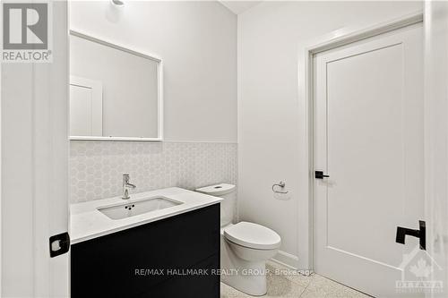 B - 134 Forward Avenue, Ottawa, ON - Indoor Photo Showing Bathroom