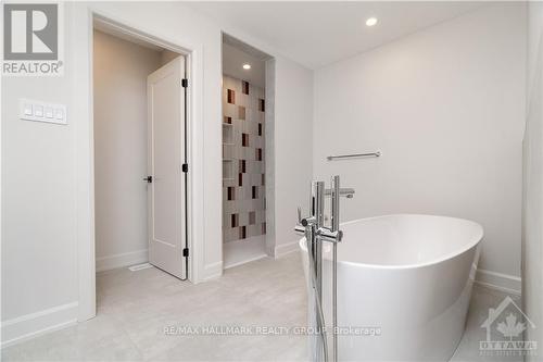 B - 134 Forward Avenue, Ottawa, ON - Indoor Photo Showing Bathroom