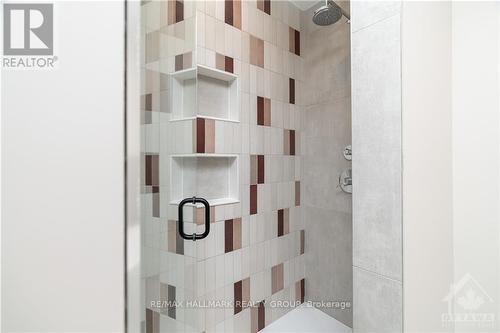 B - 134 Forward Avenue, Ottawa, ON - Indoor Photo Showing Bathroom