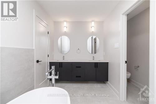 B - 134 Forward Avenue, Ottawa, ON - Indoor Photo Showing Bathroom