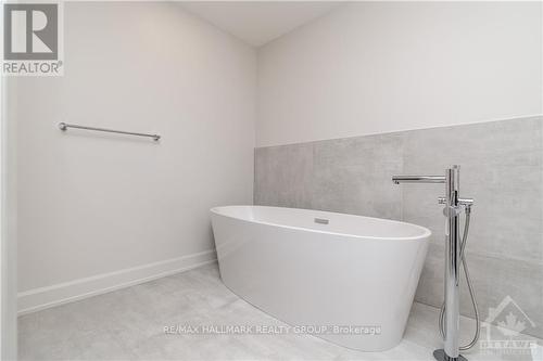 B - 134 Forward Avenue, Ottawa, ON - Indoor Photo Showing Bathroom