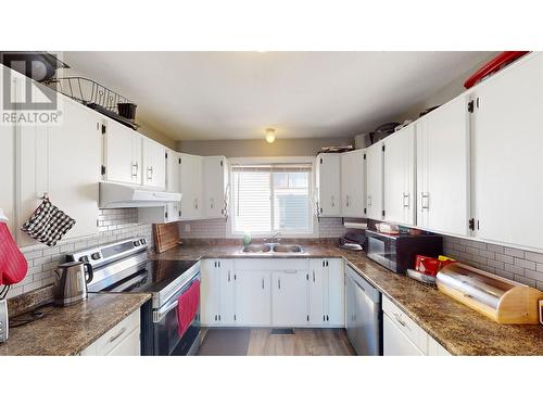 1229 Stork Avenue, Quesnel, BC - Indoor Photo Showing Kitchen