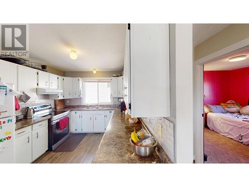 1229 Stork Avenue, Quesnel, BC - Indoor Photo Showing Kitchen With Double Sink