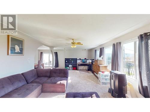 1229 Stork Avenue, Quesnel, BC - Indoor Photo Showing Living Room