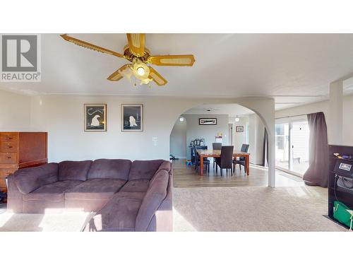 1229 Stork Avenue, Quesnel, BC - Indoor Photo Showing Living Room