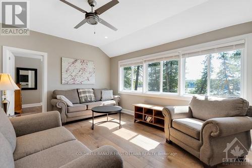 158 Leslie Drive, Lanark, ON - Indoor Photo Showing Living Room