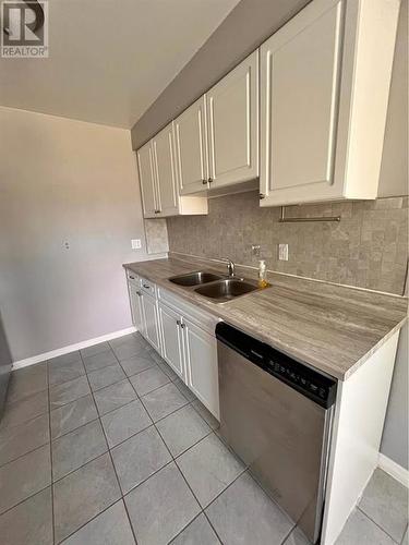 205 Fane Street Unit# 11A, St Clair, ON - Indoor Photo Showing Kitchen With Double Sink