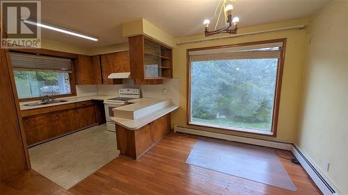 6811 Eton Court, Plympton-Wyoming, ON - Indoor Photo Showing Kitchen With Double Sink