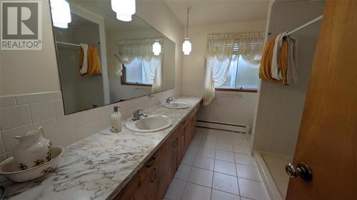 6811 Eton Court, Plympton-Wyoming, ON - Indoor Photo Showing Bathroom