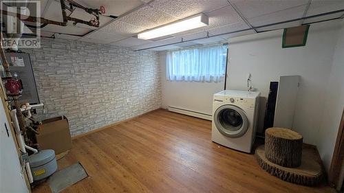 6811 Eton Court, Plympton-Wyoming, ON - Indoor Photo Showing Laundry Room