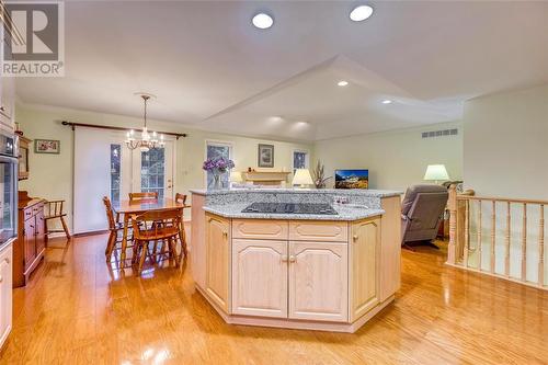 605 Rowellas Way, Sarnia, ON - Indoor Photo Showing Kitchen