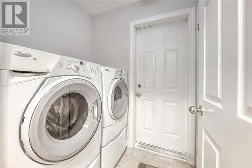 605 Rowellas Way, Sarnia, ON - Indoor Photo Showing Laundry Room