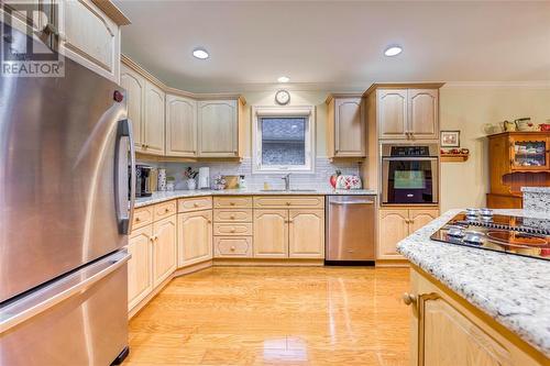 605 Rowellas Way, Sarnia, ON - Indoor Photo Showing Kitchen