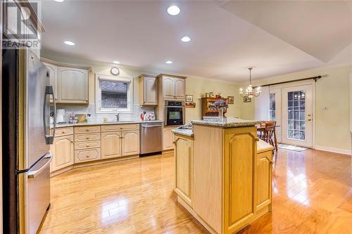 605 Rowellas Way, Sarnia, ON - Indoor Photo Showing Kitchen