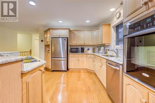 605 Rowellas Way, Sarnia, ON - Indoor Photo Showing Kitchen