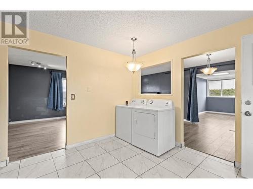 Main Floor - 965 Graham Rd Road, Kelowna, BC - Indoor Photo Showing Laundry Room