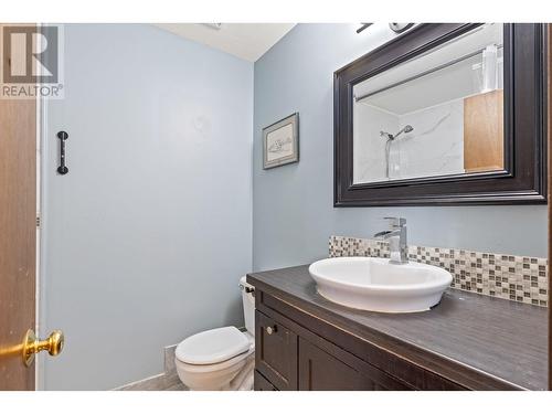 Main Floor - Bathroom - 965 Graham Rd Road, Kelowna, BC - Indoor Photo Showing Bathroom