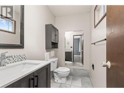 Main Floor - Half Bathroom - 965 Graham Rd Road, Kelowna, BC - Indoor Photo Showing Bathroom