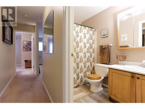 516 7Th Street, Kaslo, BC - Indoor Photo Showing Bathroom