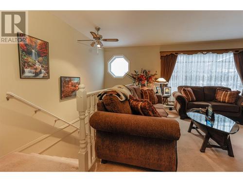 516 7Th Street, Kaslo, BC - Indoor Photo Showing Living Room