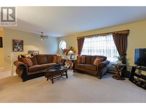 516 7Th Street, Kaslo, BC - Indoor Photo Showing Living Room