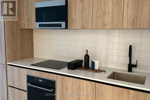 815 - 127 Broadway Avenue, Toronto, ON - Indoor Photo Showing Kitchen