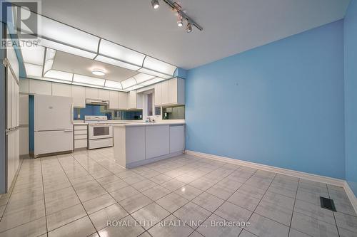 22 Montclair Road, Richmond Hill, ON - Indoor Photo Showing Kitchen