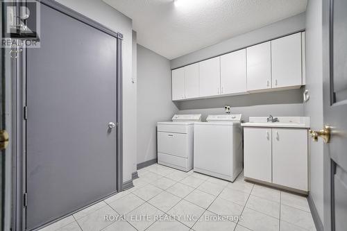 22 Montclair Road, Richmond Hill, ON - Indoor Photo Showing Laundry Room