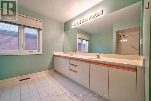 22 Montclair Road, Richmond Hill, ON - Indoor Photo Showing Bathroom