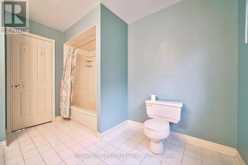 22 Montclair Road, Richmond Hill, ON - Indoor Photo Showing Bathroom