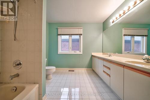 22 Montclair Road, Richmond Hill, ON - Indoor Photo Showing Bathroom