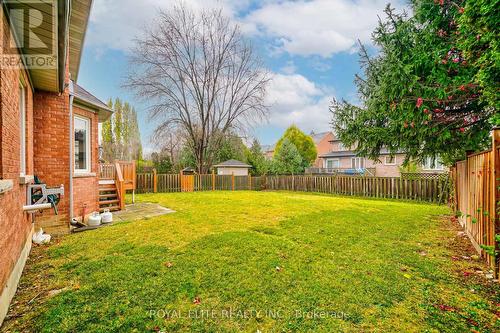 22 Montclair Road, Richmond Hill, ON - Outdoor