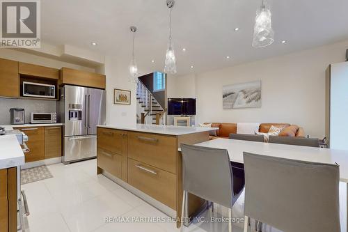 25 Crispin Court, Markham, ON - Indoor Photo Showing Kitchen