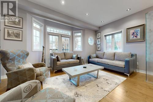 25 Crispin Court, Markham, ON - Indoor Photo Showing Living Room