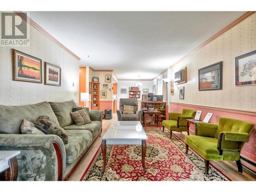 1229 Bernard Avenue Unit# 102 Lot# 2, Kelowna, BC - Indoor Photo Showing Living Room