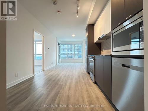 2702B - 50 Upper Mall Way, Vaughan, ON - Indoor Photo Showing Kitchen